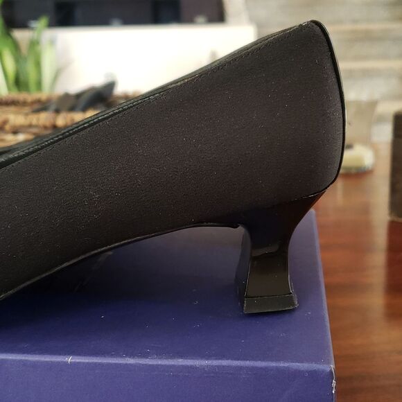 Vintage 90's STUART WEITZMAN Kitten Heels Pointed Squared Toe Black Crepe - Picture 4 of 10